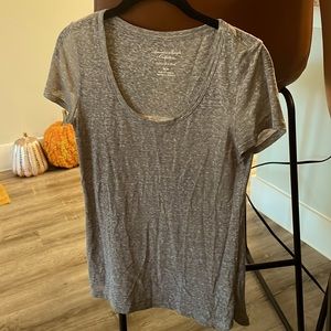 American Eagle t shirt